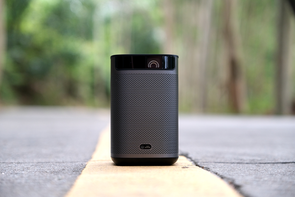 极米Play超悦版投影仪，内置大容量电池，解决户外使用的痛点