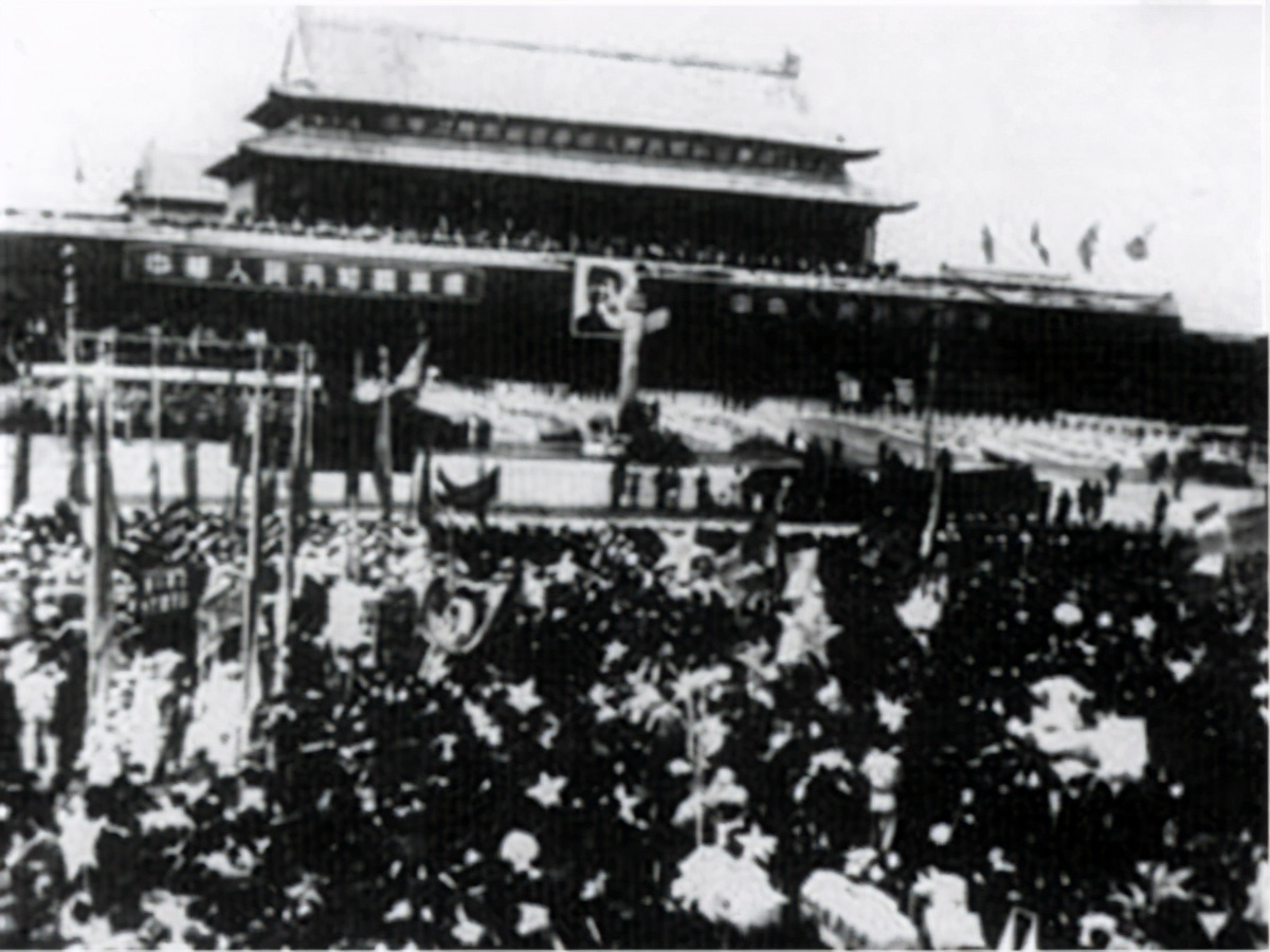 杨庆兰：17岁从战场背回一名重伤员，解放后，开