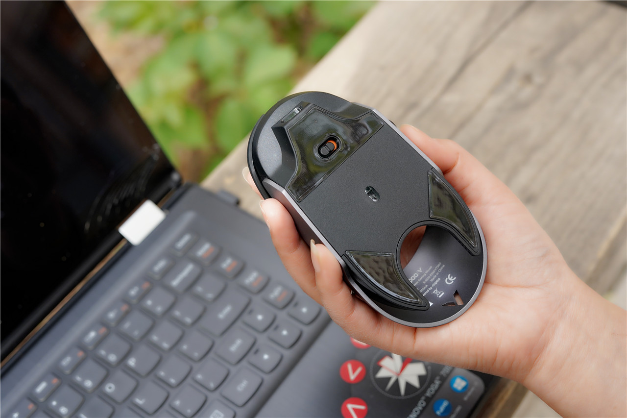 电竞级屏显雷柏VT960双模游戏鼠标游戏体验快人一步