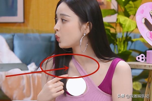 娜扎录节目有多着急？衣服袖子穿错，看着都替她勒脖子