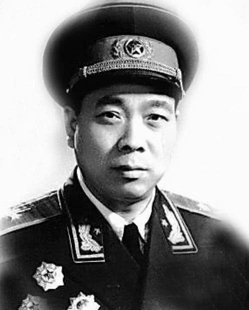 34岁开国少将：被野司首长联名批评，凯旋之后接受8年审查