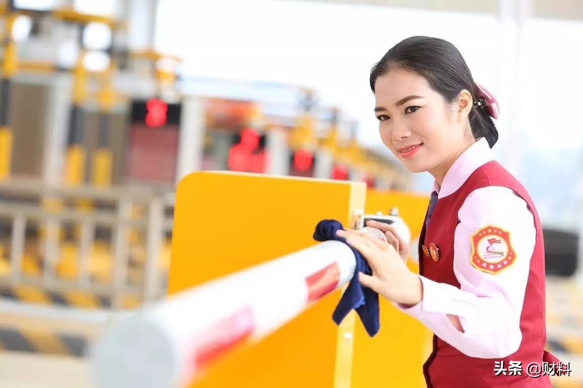 一年收费5551亿元，负债却将近6万亿元，高速公路花的钱去哪了？