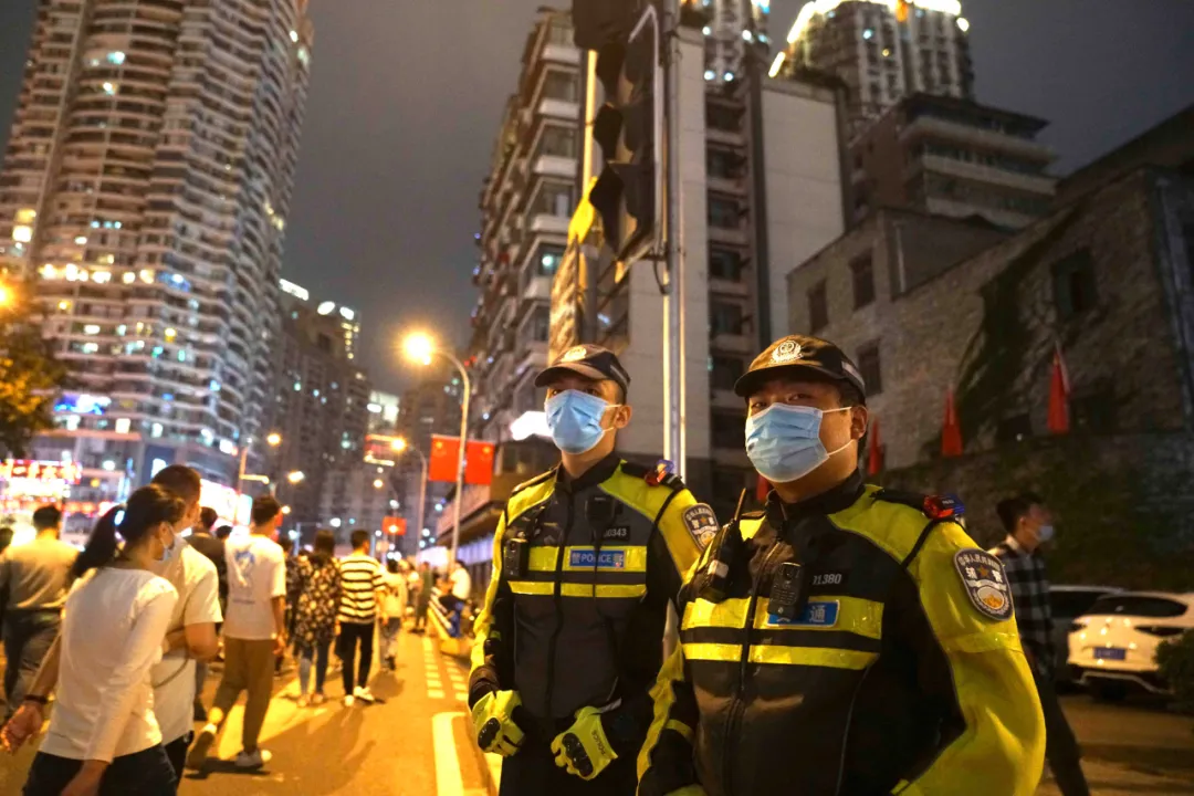 重庆|节日我在岗丨3岁萌娃走失独自求助警察 蜀黍提醒大家节假日期间一定要