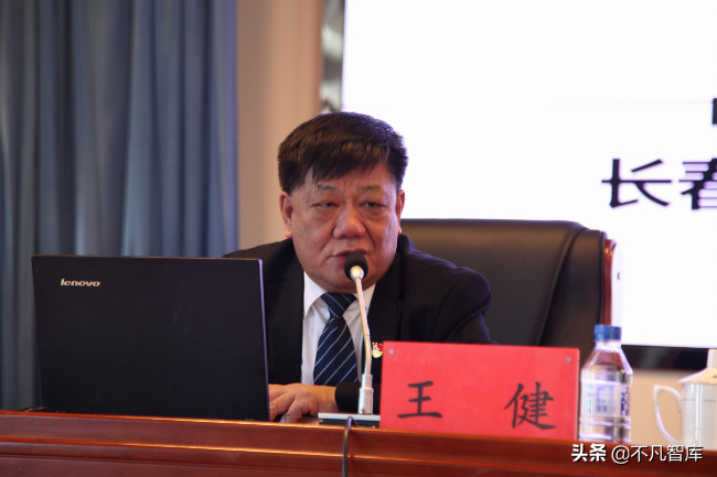 房子多的人迎来“大麻烦”？财政部一锤定音，房产税的标准已提出