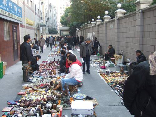 强烈建议中国各个城市发展地摊经济、夜市经济