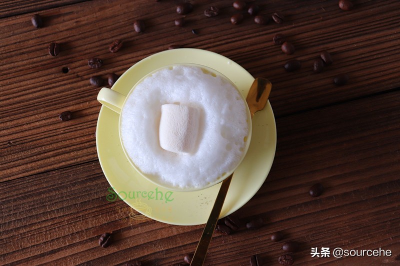 冬日下午茶，一杯熱乎乎的棉花糖咖啡，暖暖得很愜意，做法簡單