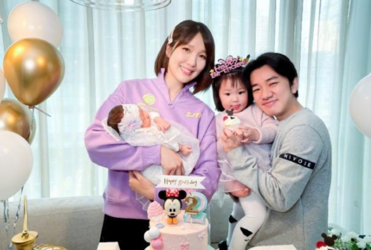 郑恺苗苗庆祝女儿满百天，获"全网"好评