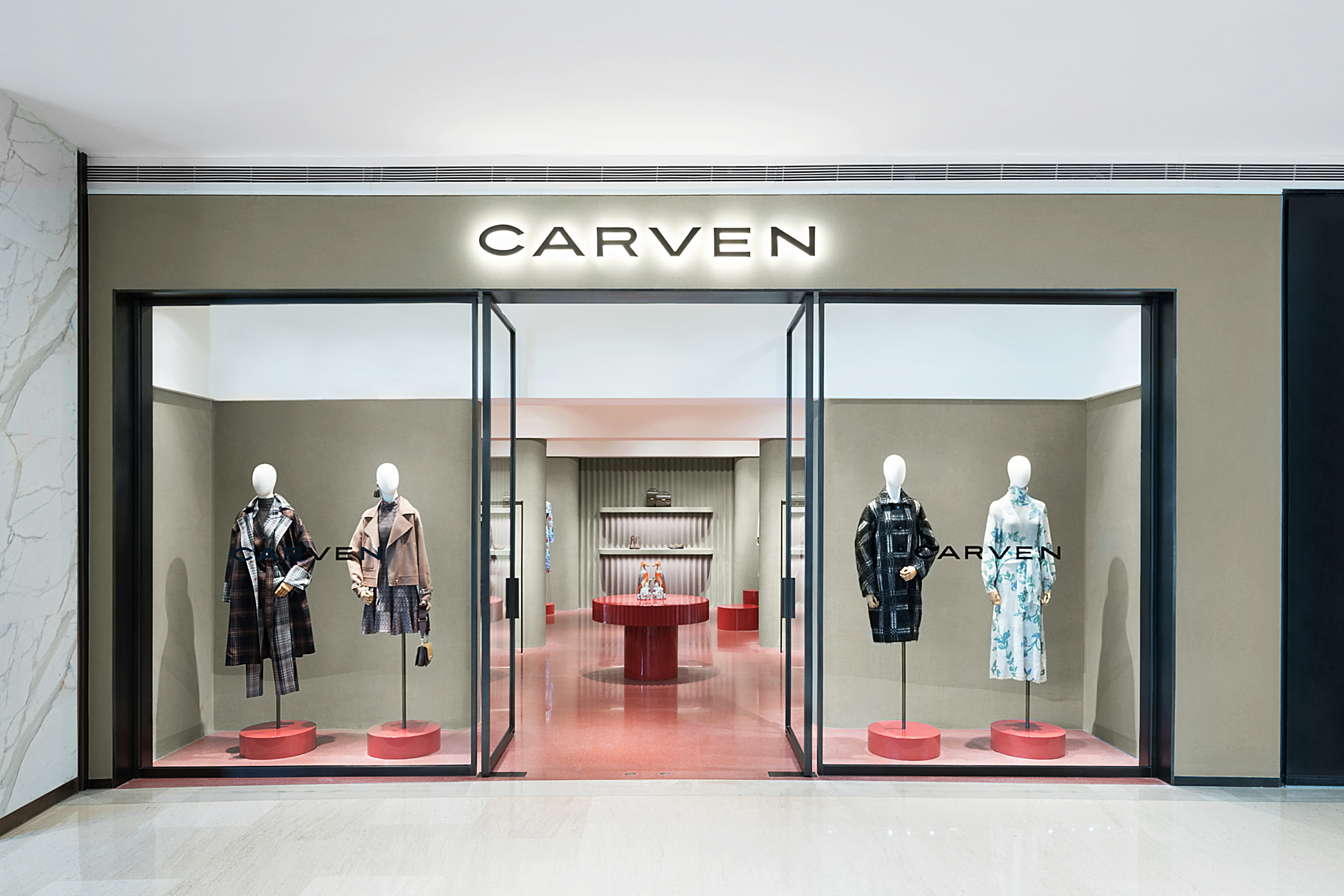 CARVEN卡纷于上海恒隆广场揭幕全球首家建筑概念店