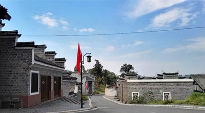 曾祥裕为海内外易友来风水名城赣州旅游作讲解