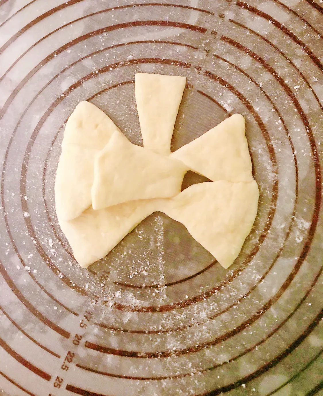 好看又好吃的蝴蝶结面包,一顿一个还能控制饮食 美食做法 第8张 好看又好吃的蝴蝶结面包,一顿一个还能控制饮食 美食做法 第8张