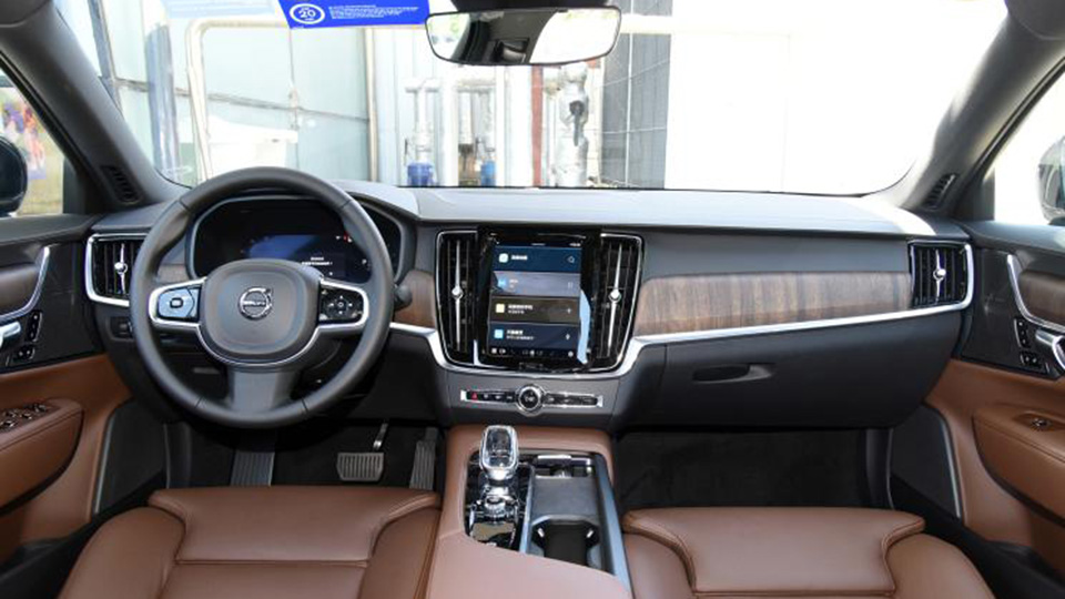 40-60萬買豪華轎車？沃爾沃S90配置多/奧迪A6L動力強