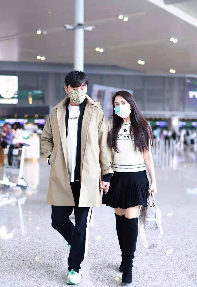 Yi Nengjing and his wife walked to the airport, Qin Hao wore three ...