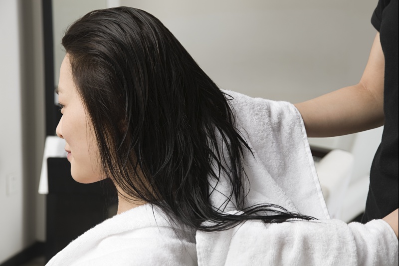 The recently popular flashback shampoo method apply conditioner first