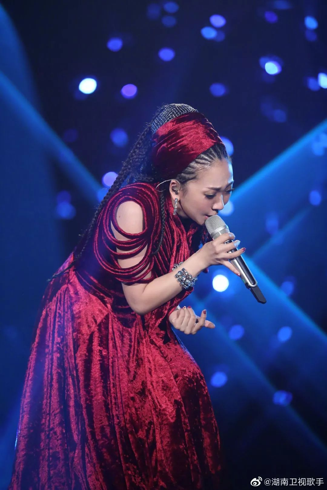 《歌手2020》第一期唱评 | 女歌手的较量，三代人的战争