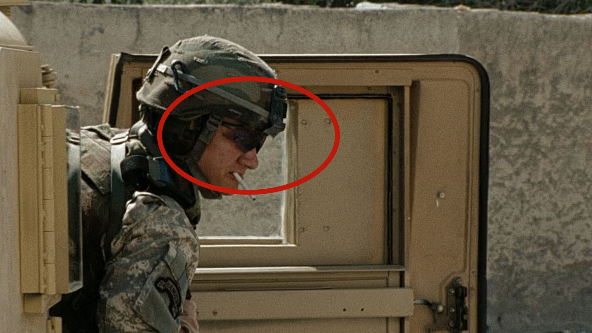 Why Do American Soldiers Always Wear Goggles?don't Be Fooled By War 