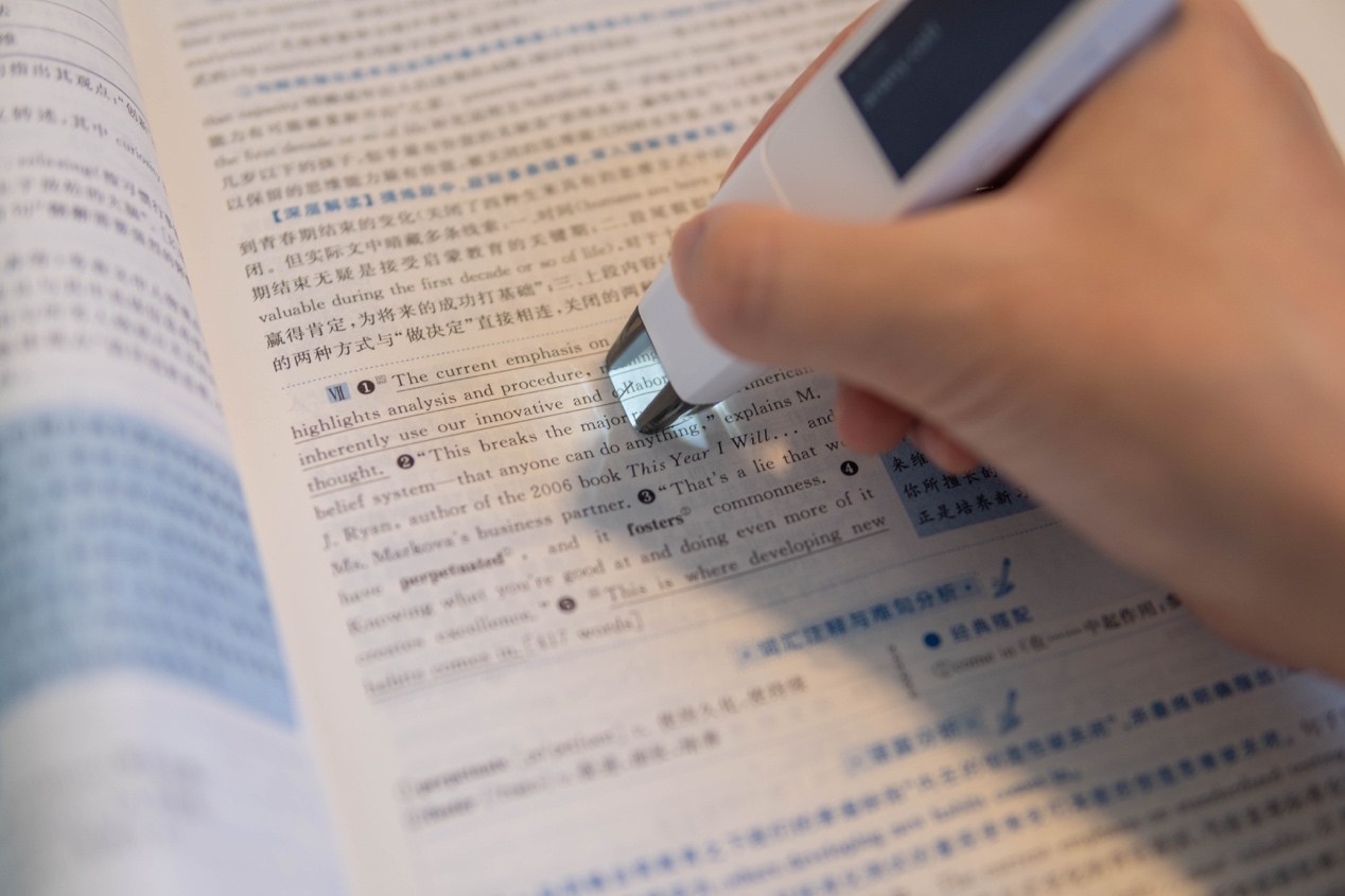 学习英语从K12教育抓起，糖猫词典笔查词快又准，拒绝低效学习