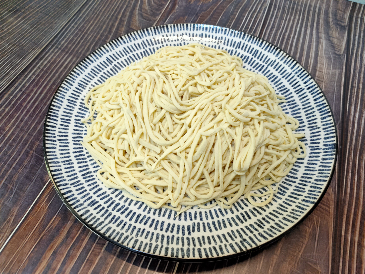 豆角焖面怎么做才好吃？掌握几个技巧，面条劲道不粘连、喷香入味