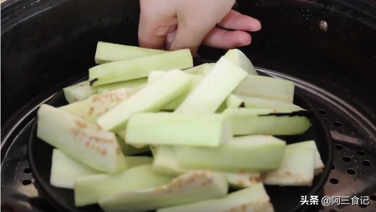 茄子最下饭的做法，不用过油，鲜香开胃又解馋，出锅全家人抢着吃