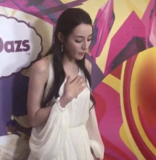 迪丽热巴又开始营销美貌了？她除了美貌还有什