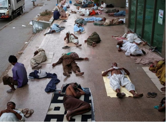 热炸了！美国一地高温达到81℃，导致极端高温的原因是什么？