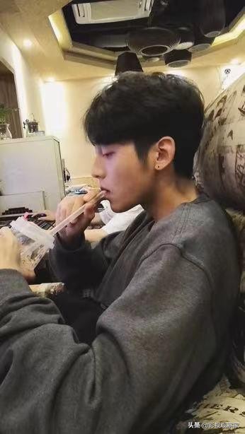 专访“好声音”学员王泓昊：我在音乐之路弯道超车