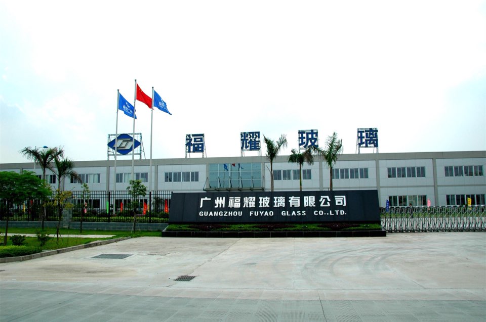 花5百万买台红旗，又花几亿买架私人飞机，还花几个亿盖了座别墅