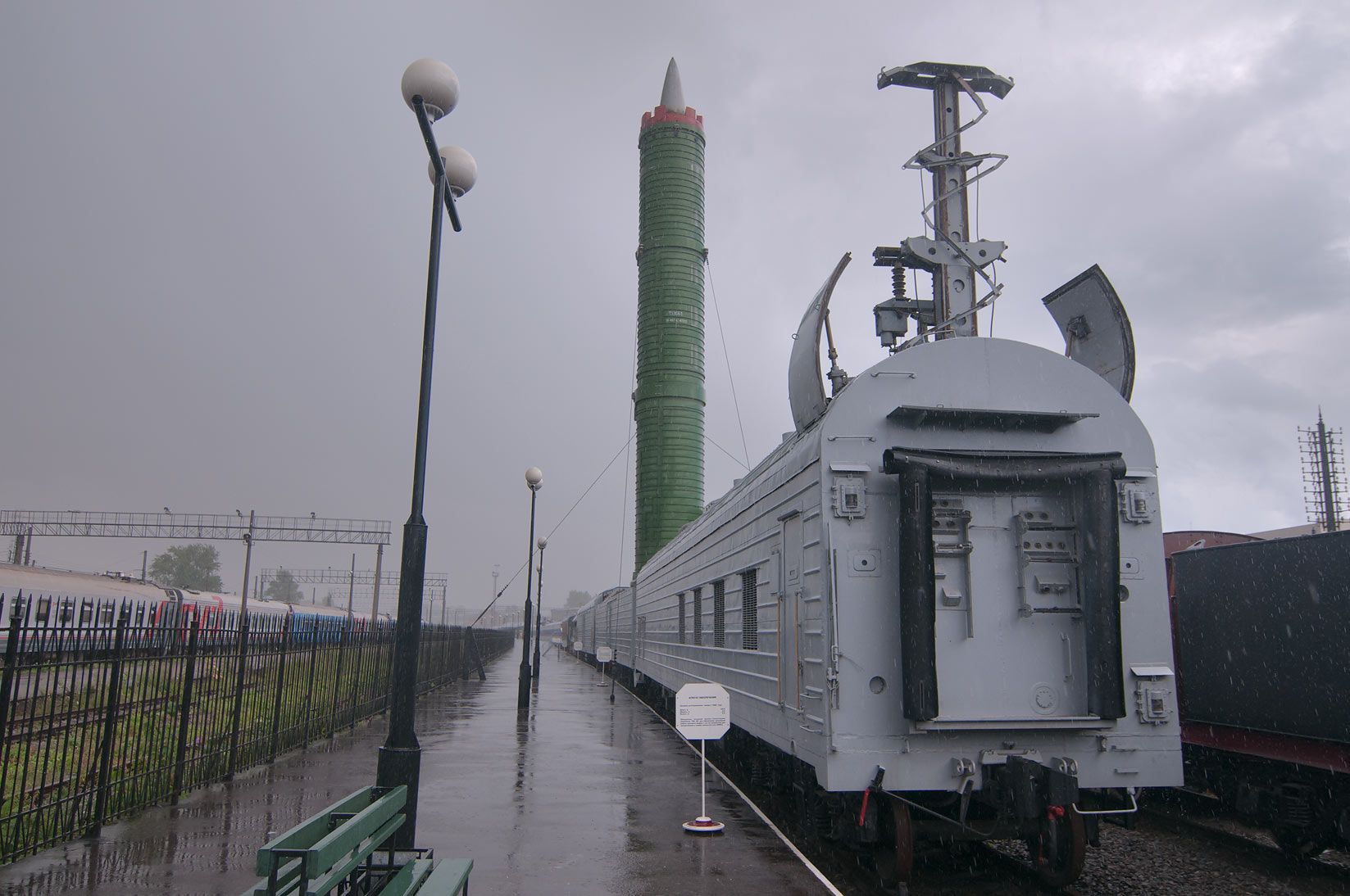 搭载东风41的导弹列车，一旦发射，美国需要多少卫星才能拦截？