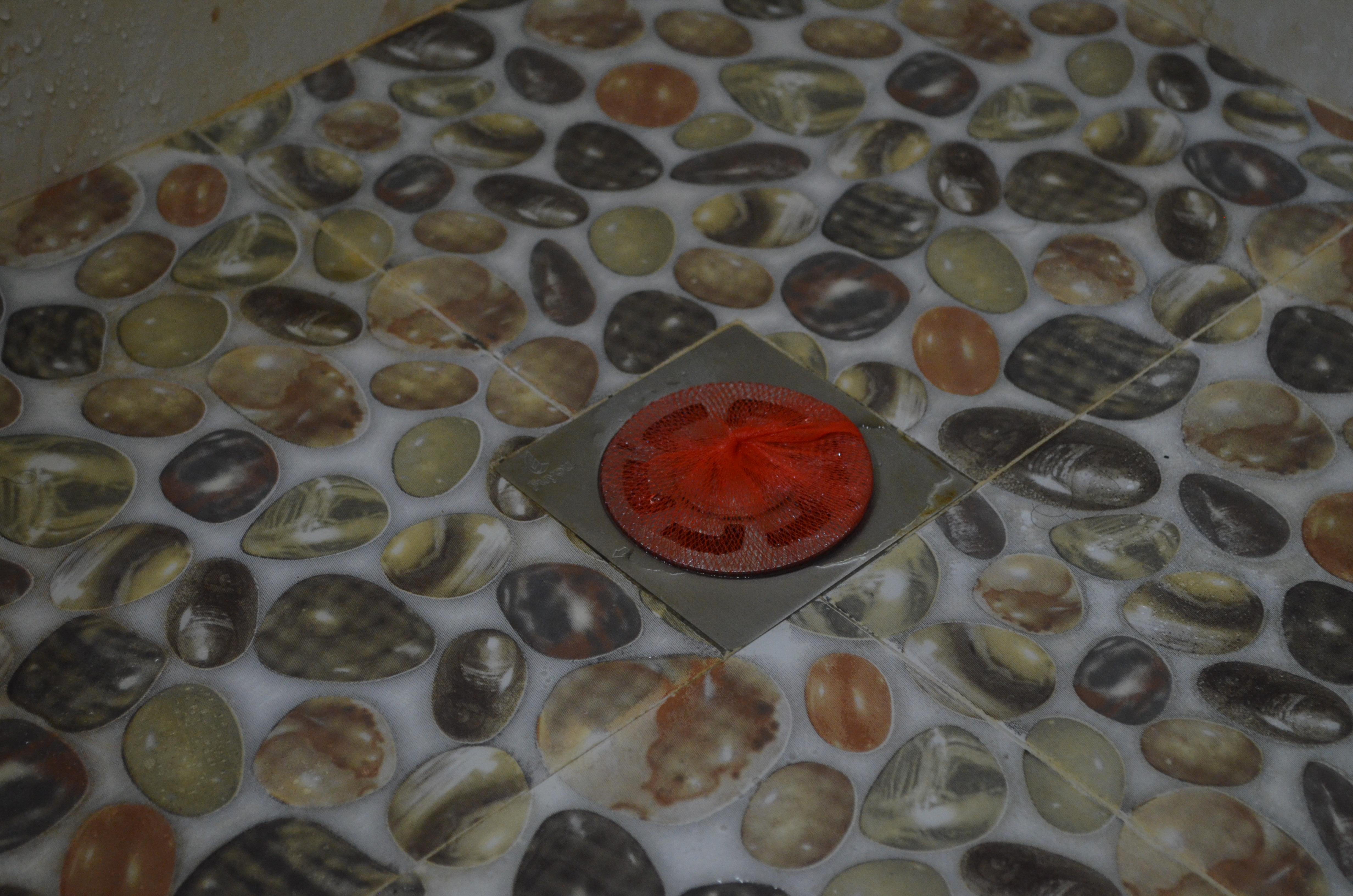 装鸡蛋的网罩放在卫生间，别提多实用，一年能省不少钱，涨知识了