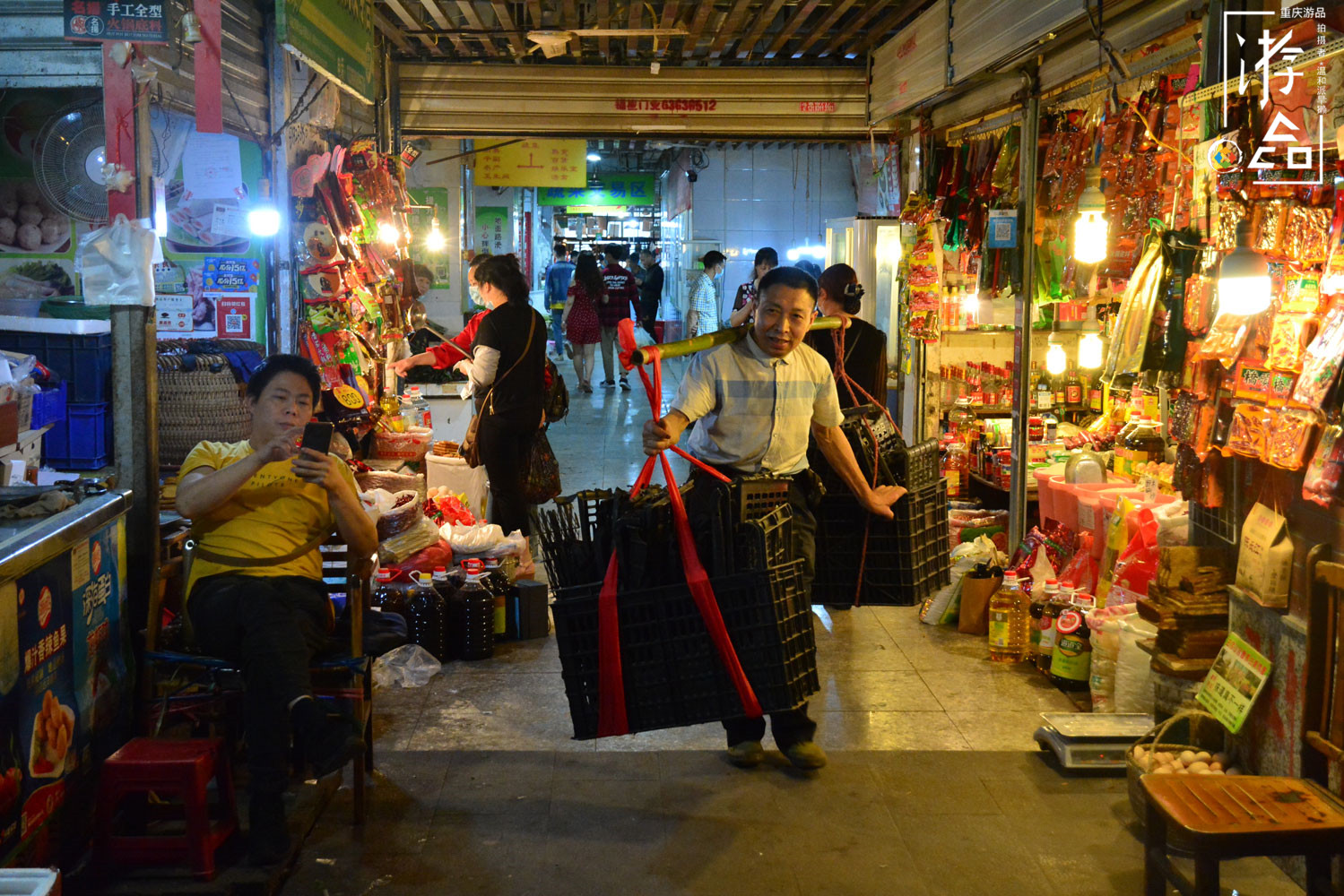 重庆渝中的”城中村“：龙蛇混杂的菜园坝，摩的和算命人纠缠不清