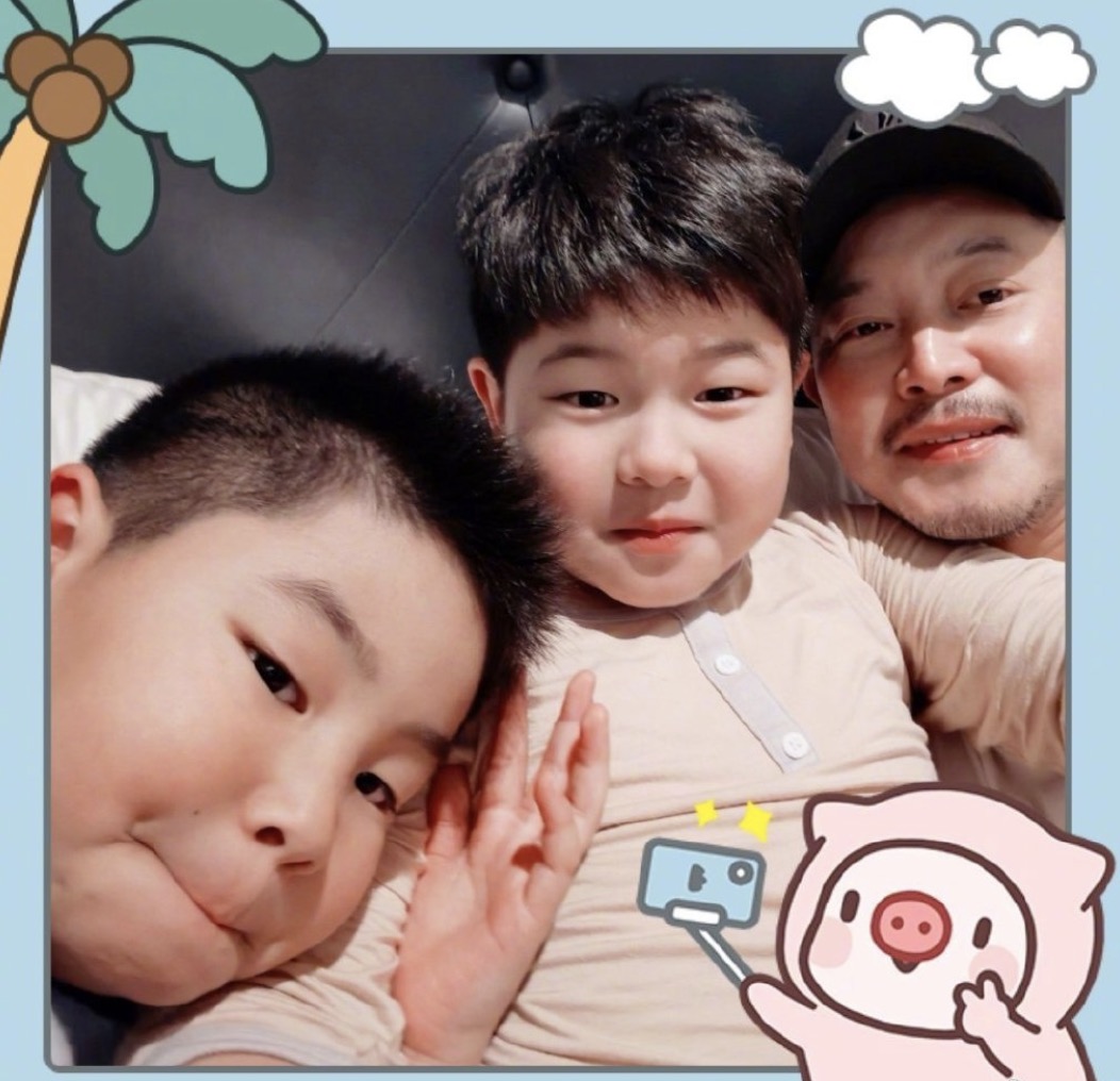 沙溢曬證件照慶祝結婚十週年，曾在婚禮現場穿婚紗熱舞太經典