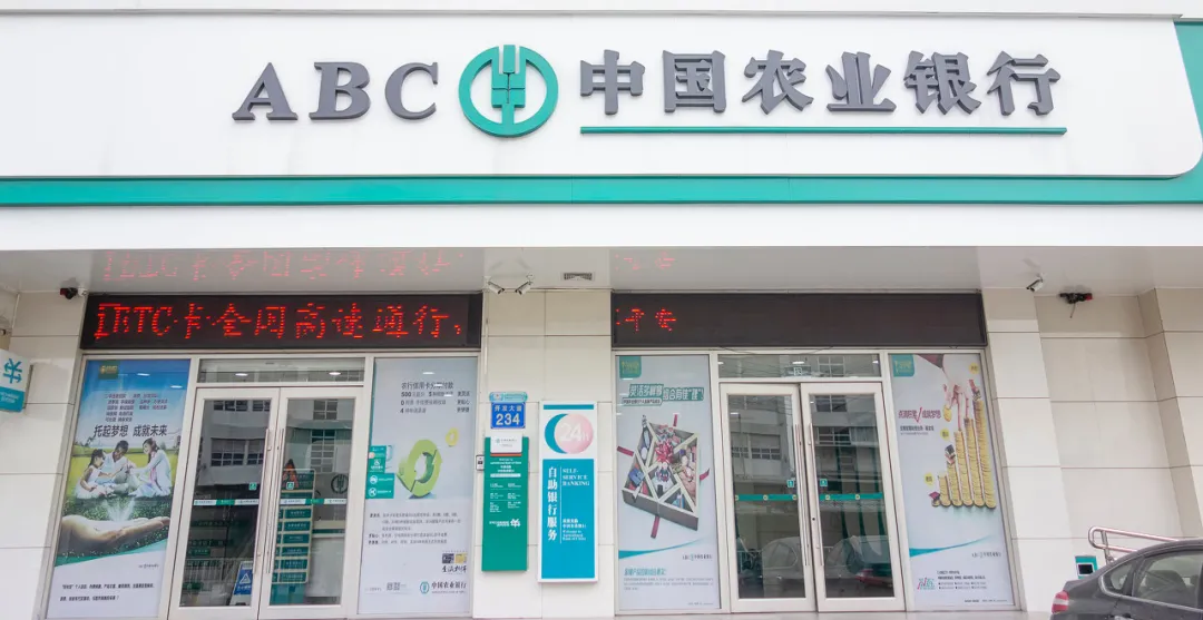 银行员工苦乐不均，宁波银行工资到手3.5万，农行1万出头