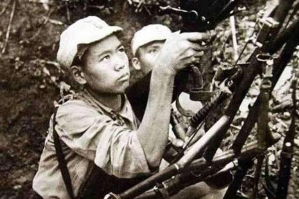 四川104岁老人去世，遗物发现56枚勋章和10个一等