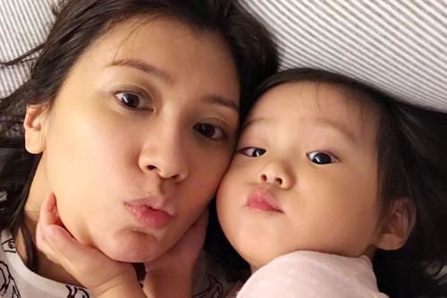 咘咘受伤却忍痛安慰波妞，二胎相处融洽，贾文静的教育功不可没