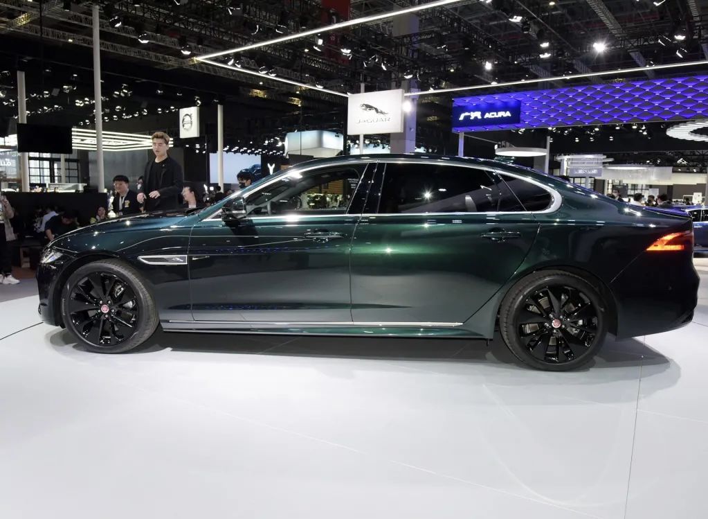 40万预算购车，你会选择E级、5系还是捷豹XFL