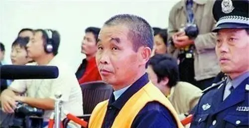 中国大案纪实：陕西汉阴杀人案，因小怨杀11人，穷凶极恶剖腹剜心