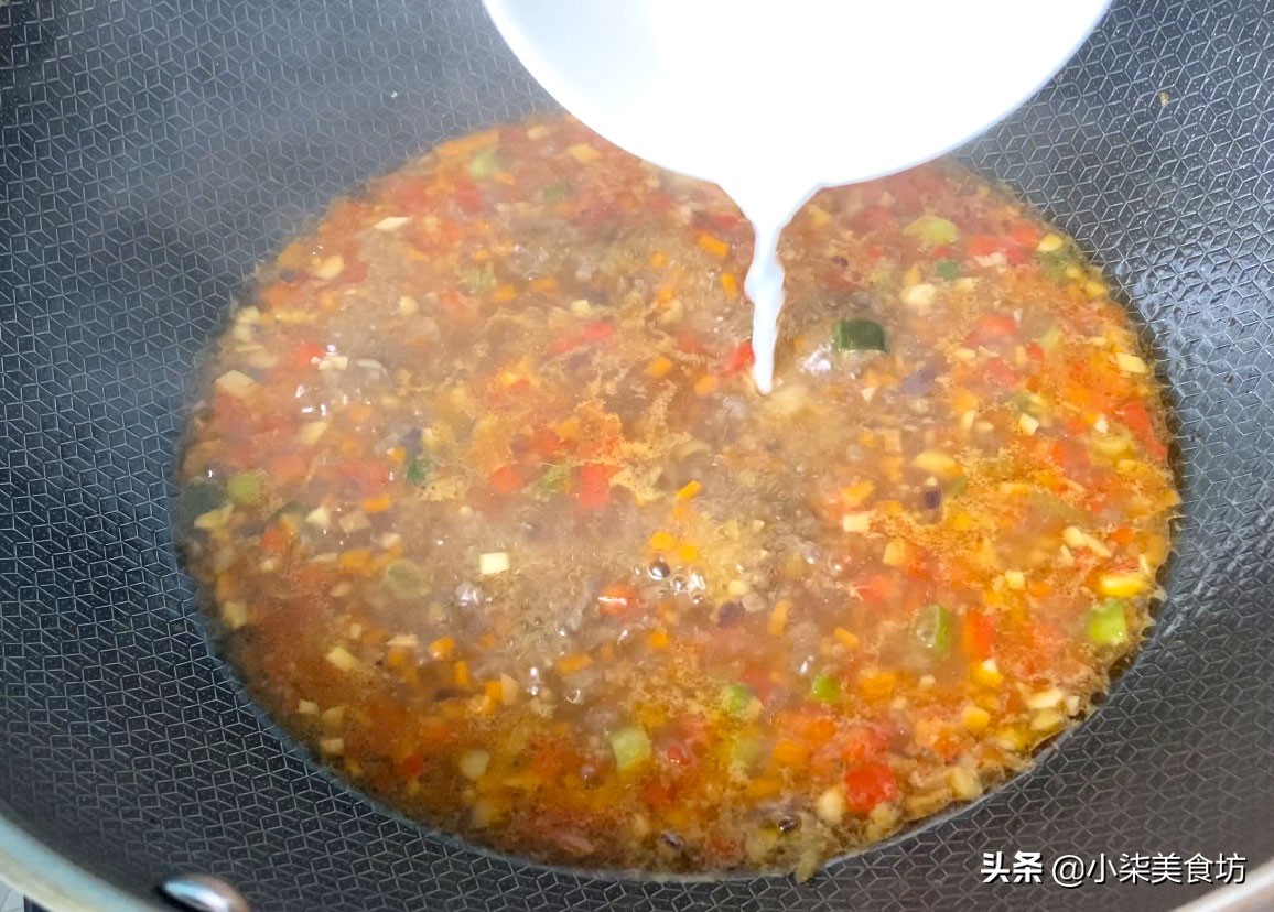 荷包蛋不要直接用水煮，大厨教你一招，一次做6个，天天吃都不够