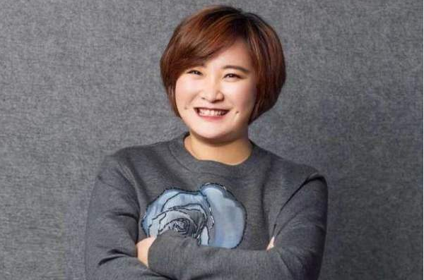 她是贾玲最感激的人：供她9年，为她放弃学业，