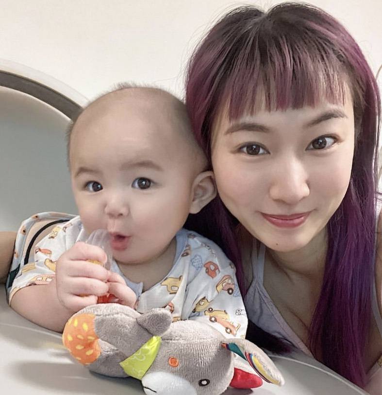 Dynamic Hong Kong Woman, 58, Gives Birth To Girl As Congratulations Flood Social Media Artwork in HD Dynamic Hong Kong Woman, 58, Gives Birth To Girl As Congratulations Flood Social Media Artwork in HD