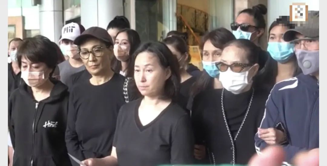 赌王四房终于现身！奚梦瑶黝黑亮相何猷君不安，大局仍由二房掌控
