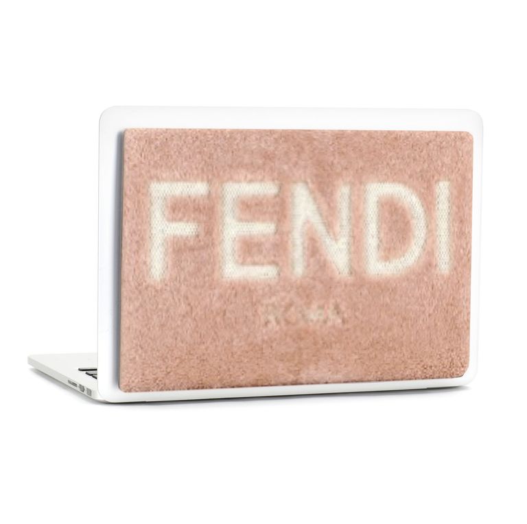 FENDI推出Apple苹果周边产品！将科技产品变成拎着走的时髦配件