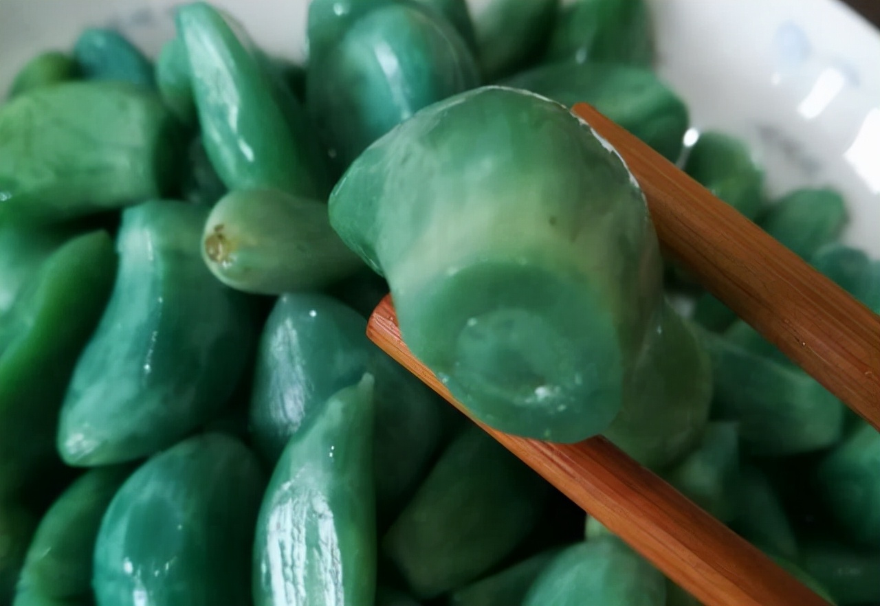 For pickled laba garlic, it is wrong to add only vinegar. Adding these