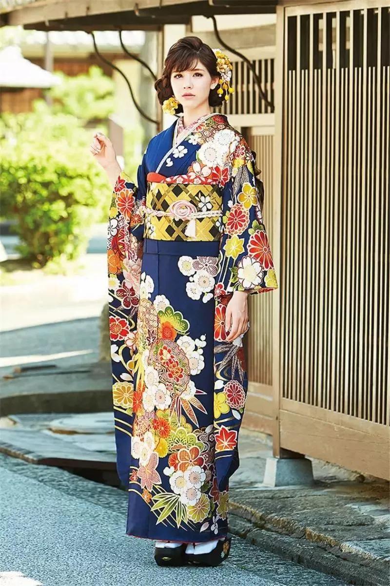 The history of the development of kimono from not wearing underwear to