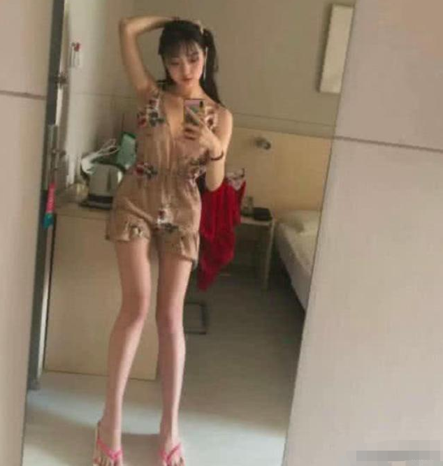 有种逆袭叫“童星长大”，谢飞机变帅，莫小贝