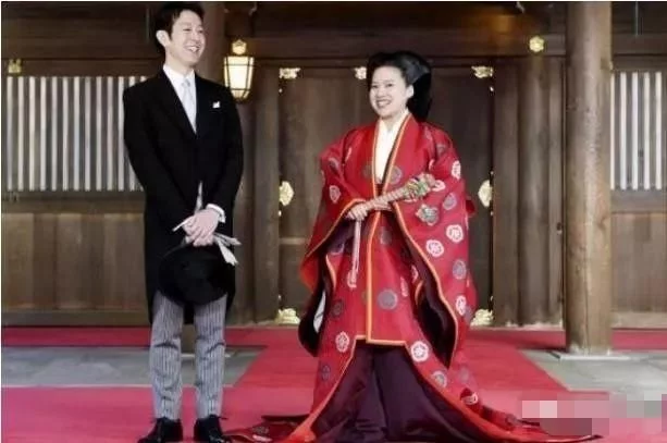 日本皇室年收入4亿，为何要赶走所有公主？背后藏着这样的祸端