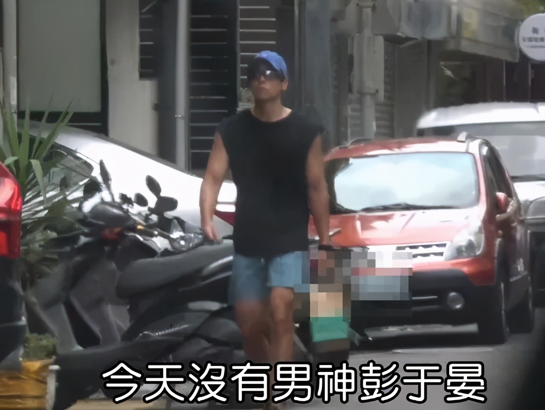 彭于晏形象崩坏，当街对路人竖中指满身戾气
