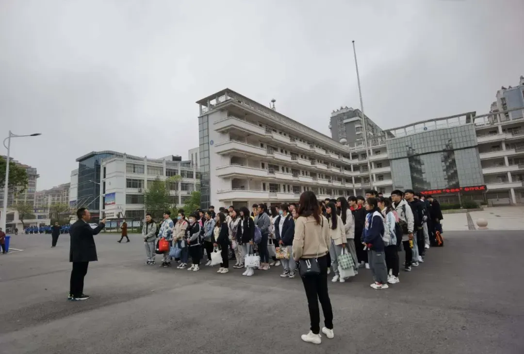 江苏建湖中专圆满完成2021年五年制高职“专转本”送考工作