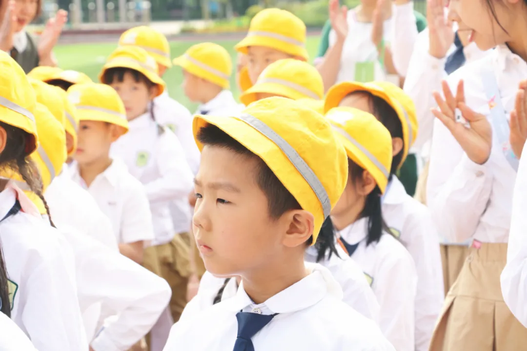 「百花快讯」看!双流区实验小学外国语学校校园惊现小黄帽