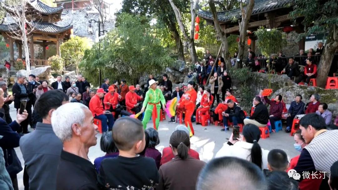 福建长汀：龙潭公园上演非遗好戏