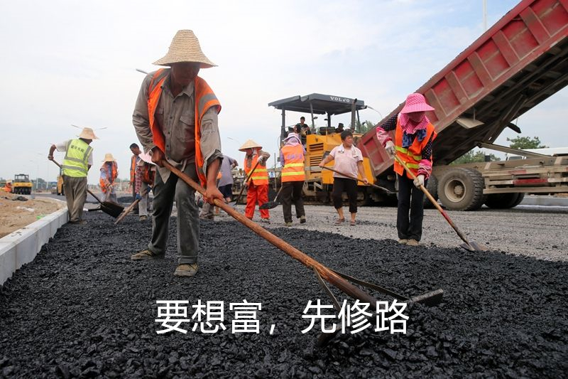 同样都是沥青路，为啥国内收费满是“补丁”，