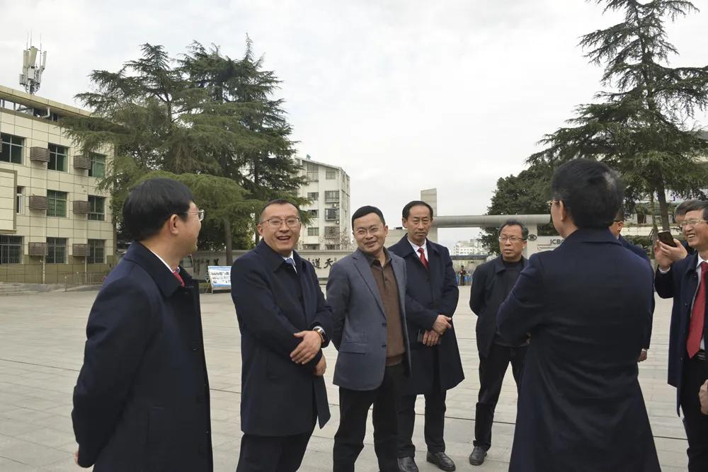 开江中学一行到达州中学考察交流